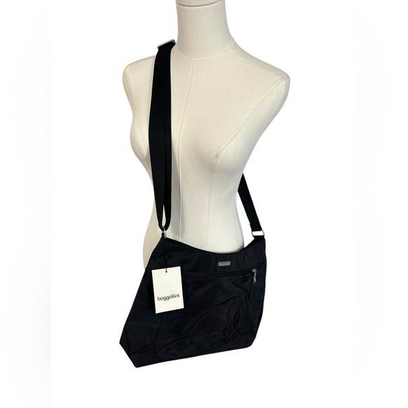 Baggallini Crossbody Hobo Tote Matte Bag Black Adjustable Strap Pocket Nylon - Picture 1 of 11